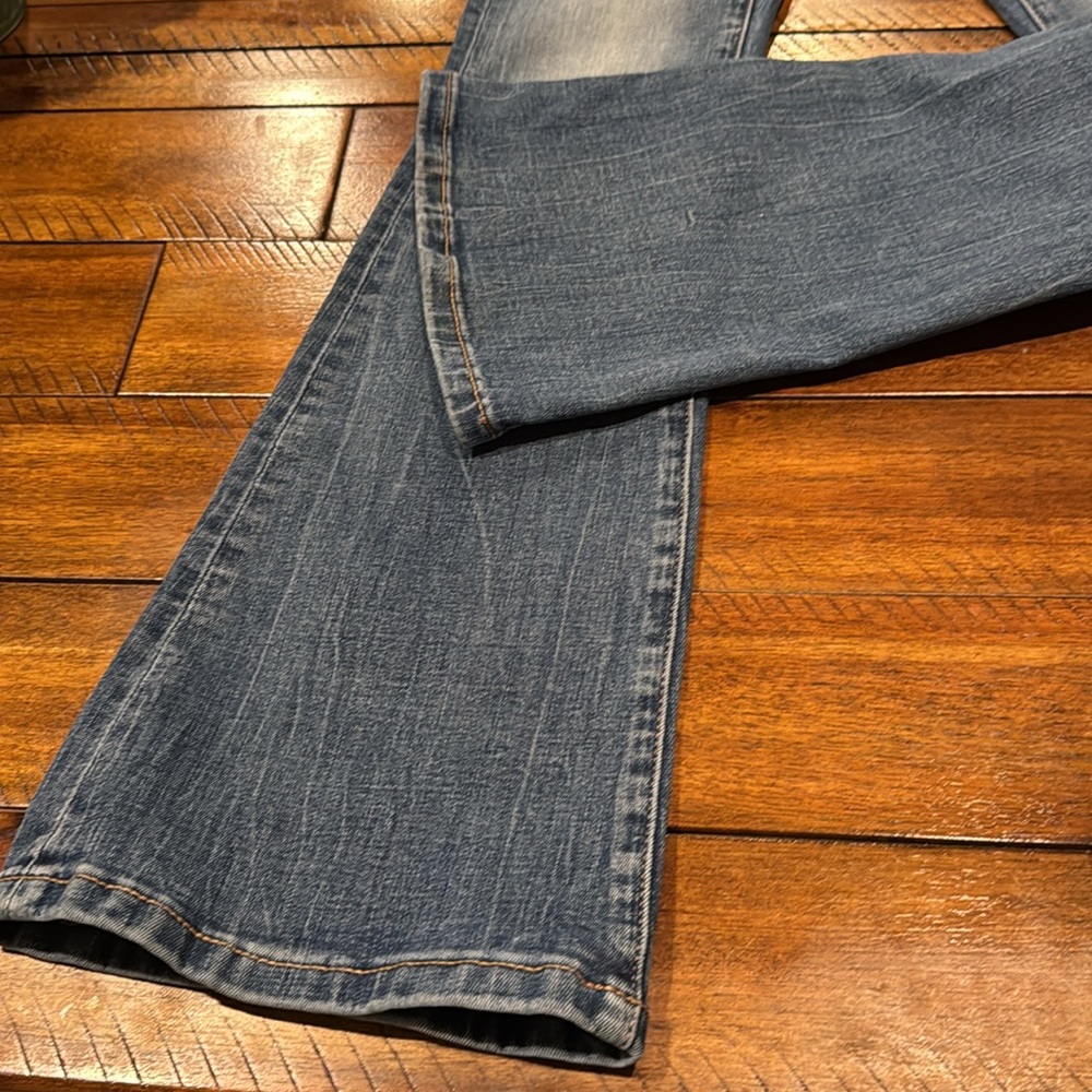 Like new girl’s Buckle bootcut jeans. Size 12R. Worn very few times. - Picture 4 of 7